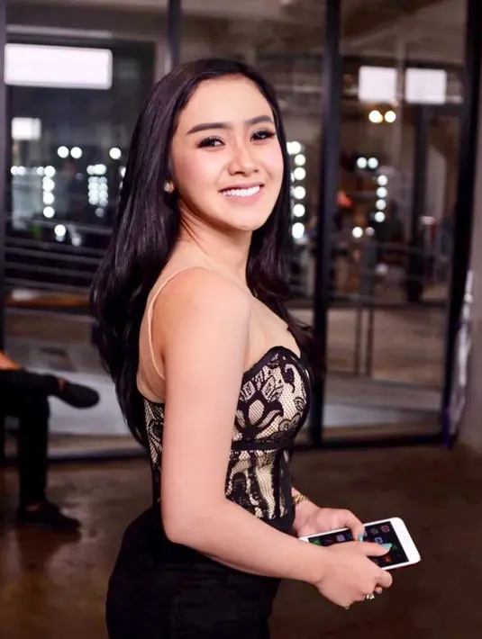 Video beberapa detik yang beredar di media sosial itu menjadi perbincangan. Hanya hitungan jam, video yang diunggah akun gosip lambe_turah itu telah ditonton hinga satu juta lebih. (Instatgram/cita_citata)