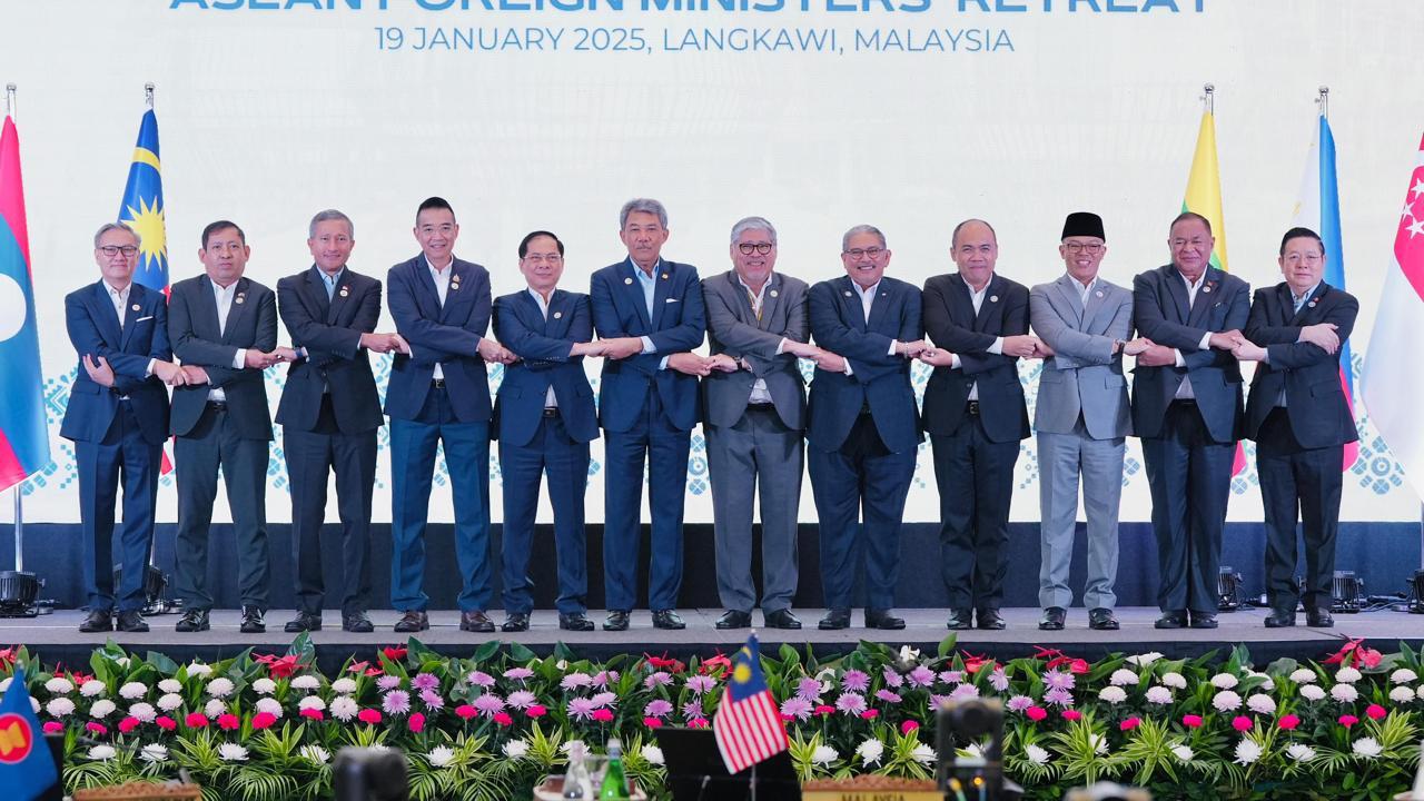 Menlu RI Sugiono menghadiri ASEAN Foreign Ministers' Retreat (AMM) di Langkawi, Malaysia, Minggu (19/1/2025). (Dok. Kemlu RI)