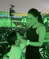Konser Coldplay yang digelar pada (15/11/2023) meninggalkan banyak kenangan. Salah satunya Rachel Venya yang hadir dengan gaya sederhana bersama sang buah hati dan kekasih. [Foto: Instagram/ Rachel Venya]