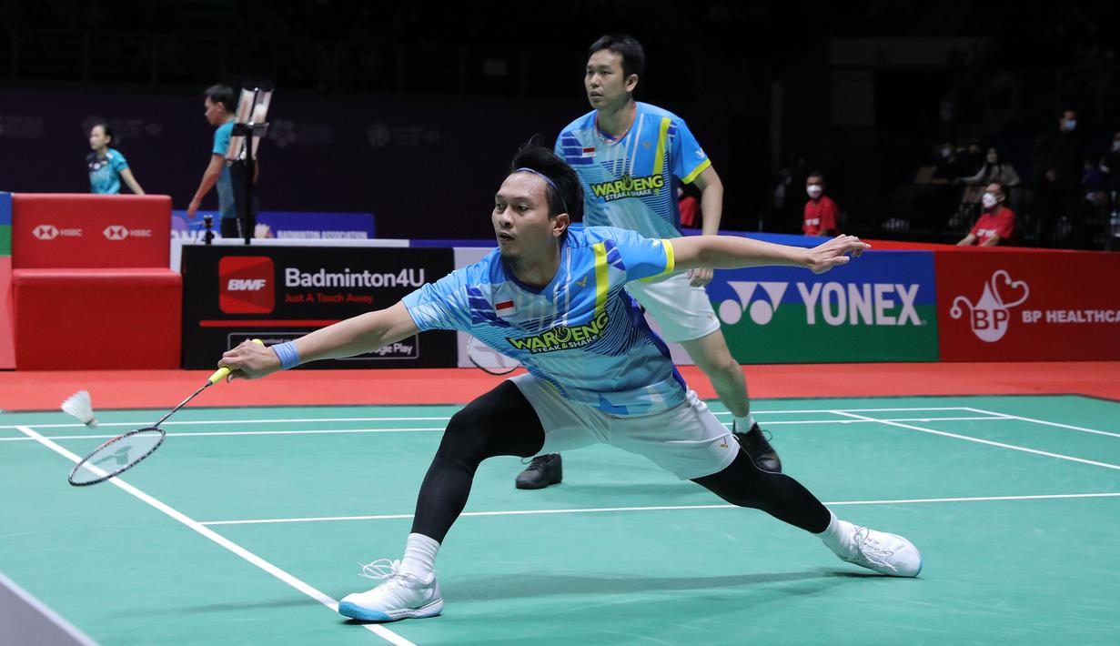 <p>Pasangan Mohammad Ahsan/Hendra Setiawan menjadi ganda putra pertama yang berhasil lolos ke final Malaysia Masters 2022. Unggulan ketiga tersebut berhasil mengalahkan wakil China, Liang Wei Keng/Wang Chang lewat straight game atau dua set langsung, yaitu 21-19 dan 21-14. (Foto: PBSI)</p>