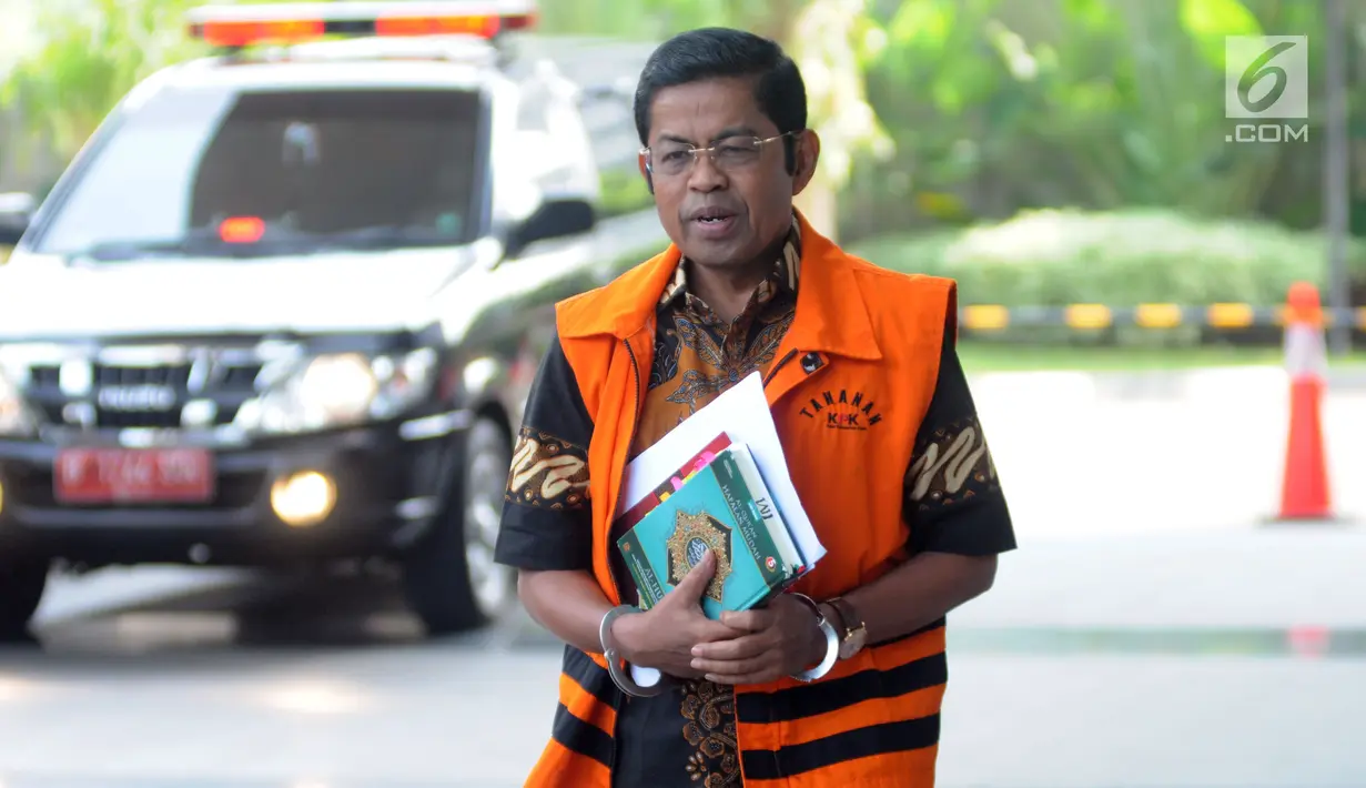 Terdakwa kasus dugaan suap proyek PLTU Riau-1 Idrus Marham  bersiap menjalani pemeriksaan di Gedung KPK, Jakarta, Kamis (16/5/2019). KPK memeriksa Idrus Marham sebagai saksi untuk tersangka Dirut PLN nonaktif Sofyan Basir dalam kasus dugaan suap proyek PLTU Riau-1. (merdeka.com/Dwi Narwoko)
