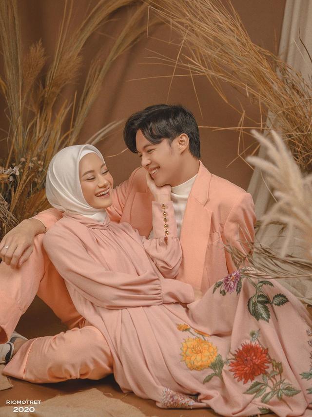 [Fimela] Rey Mbayang dan Dinda Hauw