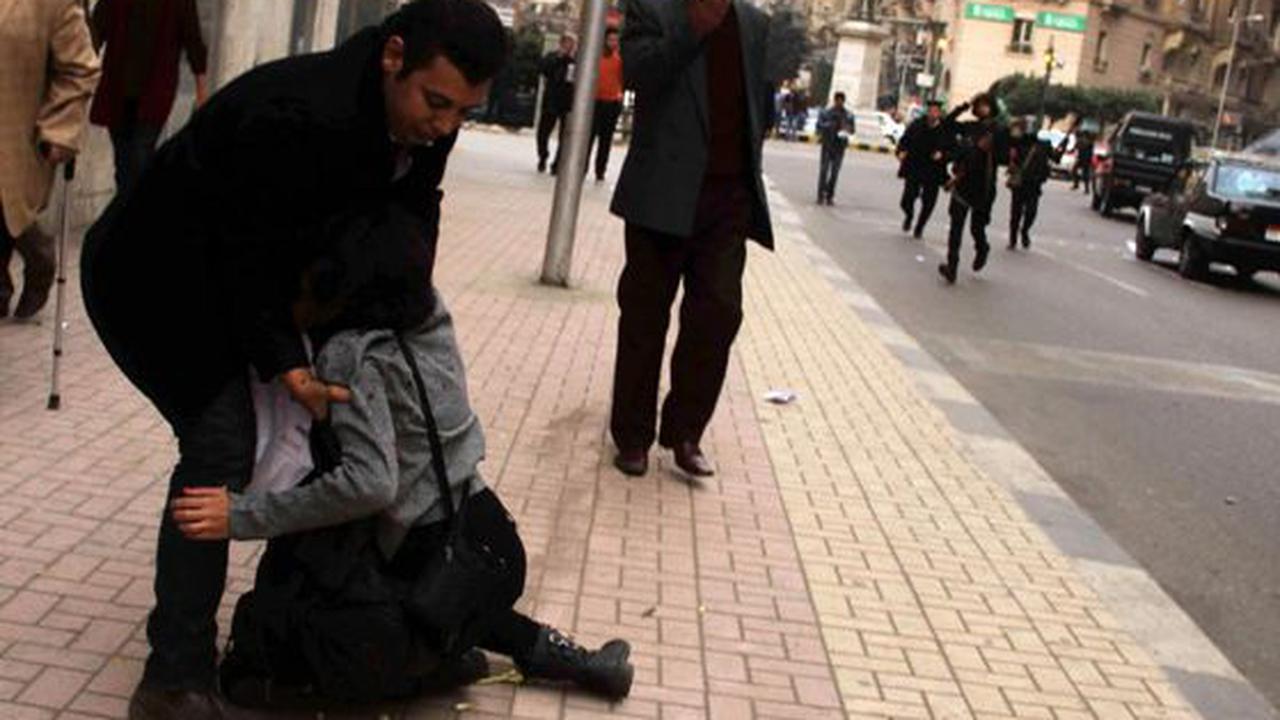 Foto Memilukan Shaimaa, Demonstran yang Tewas di Pelukan Suaminya