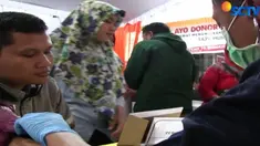 Ibadah puasa tidak menyurutkan semangat sekitar 300 pendonor menyumbangkan darah mereka.
