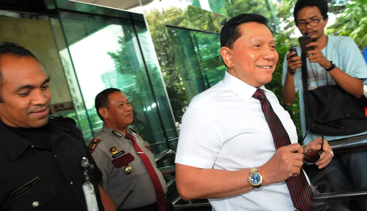 Jenderal bintang empat itu datang dengan mengenakan kemeja putih sekitar pukul 09.25 WIB, Selasa (29/4/14). (Liputan6.com/Faisal R. Syam) 