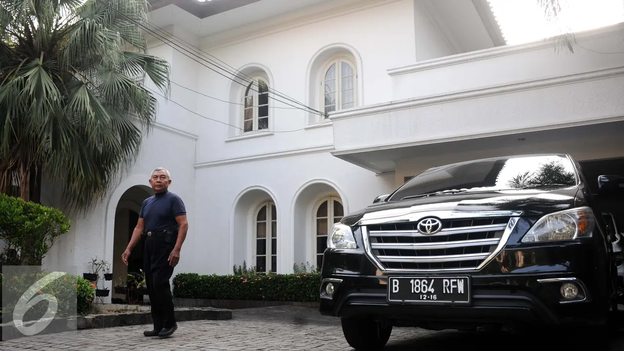 20160823- Penyidik KPK Geledah Rumah Gubernur Sulawesi Tenggara-Jakarta- Helmi Afandi