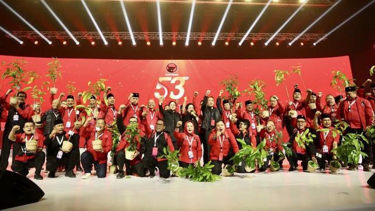 Tutup Rakernas, Megawati Beri Pelatihan ke 38 Ketua DPD Tas Kesiapsiagaan Bencana dan Tanam Bibit Pohon