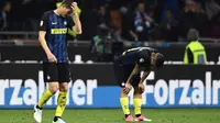 Reaksi para pemain Inter Milan setelah kalah dari Napoli, pada laga lanjutan Serie A 2016-2017, di Stadion Giuseppe Meazza, Senin (1/5/2017) dini hari WIB.  (AFP/Miguel Medina)
