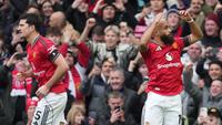 Penyerang Manchester United (MU), Bryan Mbeumo, merayakan gol yang dicetaknya ke gawang Tottenham Hotspur dalam lanjutan Premier League 2025/2026 di Old Trafford, Sabtu (7/2/2026). (AP Photo/Jon Super)