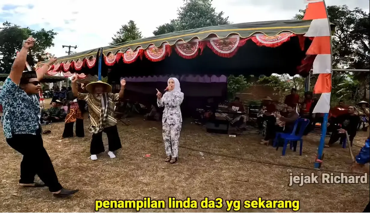 Berikut penampilan Linda D'Academy 3 saat mengisi acara perayaan HUT Kemerdekaan RI di Ponorogo. Setelah selesai kontrak dua tahun dengan Indosiar, Linda tak memperpanjang karena saat itu sedang hamil muda. [Youtube/Jejak Richard]
