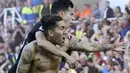 Selebrasi pemain Liverpool, Roberto Firmino dan Philippe Coutinho saat mencetak gol ke gawang Stoke City pada laga Premier League pekan ke-32 di Britannia Stadium, Stoke, (8/4/2017). Liverpool menang 2-1. (AP/Rui Vieira)