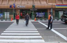 FOTO: Uji Coba Pelican Crossing di Stasiun Cikini