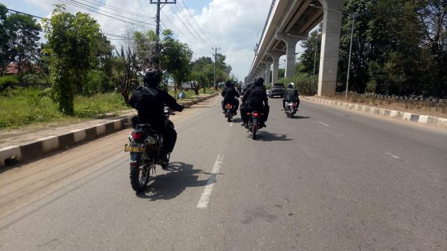Begal Bersenjata Tajam Teror Para Pengendara Sepeda Motor di Palembang