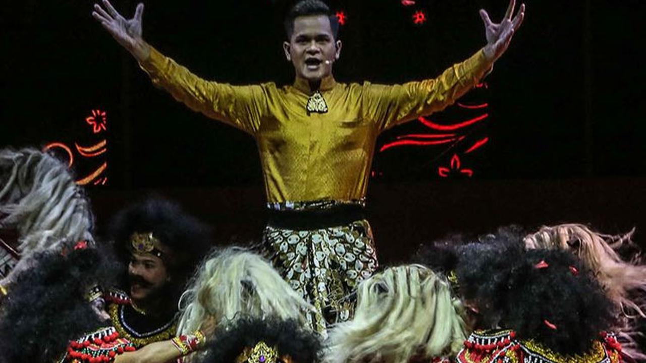 Sebanyak 300 seniman lintas generasi dari beragam profesi menyemarakkan pertunjukan kolosal bertajuk Pagelaran Sabang Merauke ‘Pahlawan Nusantara’.