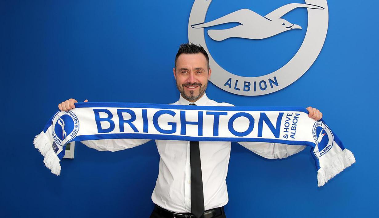 Roberto De Zerbi. Pelatih berusia 43 tahun ini baru saja didatangkan Brighton and Hove Albion untuk berkarier di Liga Inggris menggantikan Graham Potter yang dipinang Chelsea. Sebelumnya ia berkarier bersama Shakhtar Donetsk di Liga Ukraina sejak awal musim 2021/2022. (brightonandhovealbion.com)