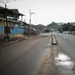 Jalanan kosong di Ibu Kota Sierra Leone, Freetown akibat pemberlakuan jam malam nasional karena tahanan lepas. (Saidu Bah/AFP)