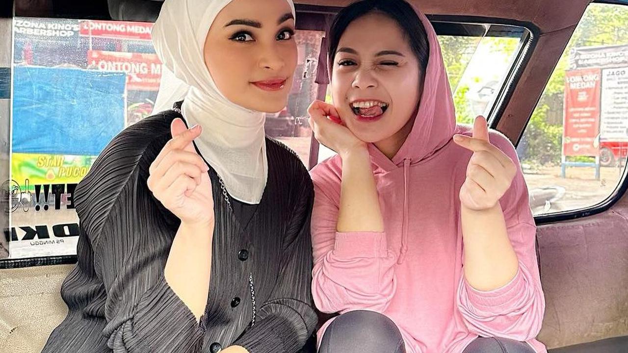 Nagita Slavina dan Bestienya Jalan-jalan Naik Angkot, Penampilannya jadi Sorotan
