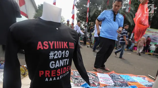 Kaos 2019 Ganti Presiden Ramai Dijual di Istiqlal