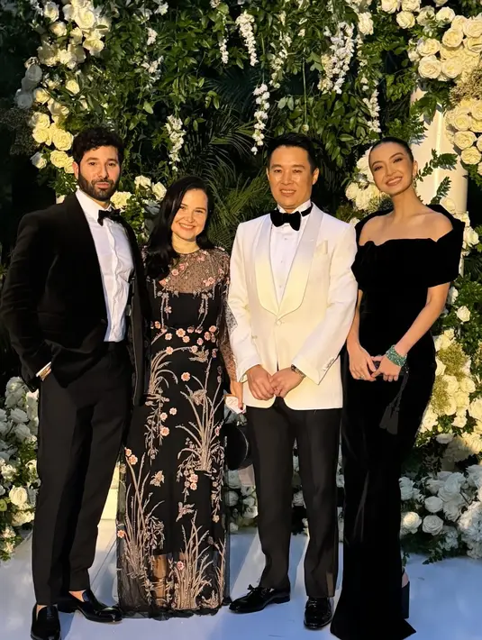 Dengan outfit yang elegan, Raline Shah pilih makeup dan hairdo yang lebih effortless [@ralineshah]