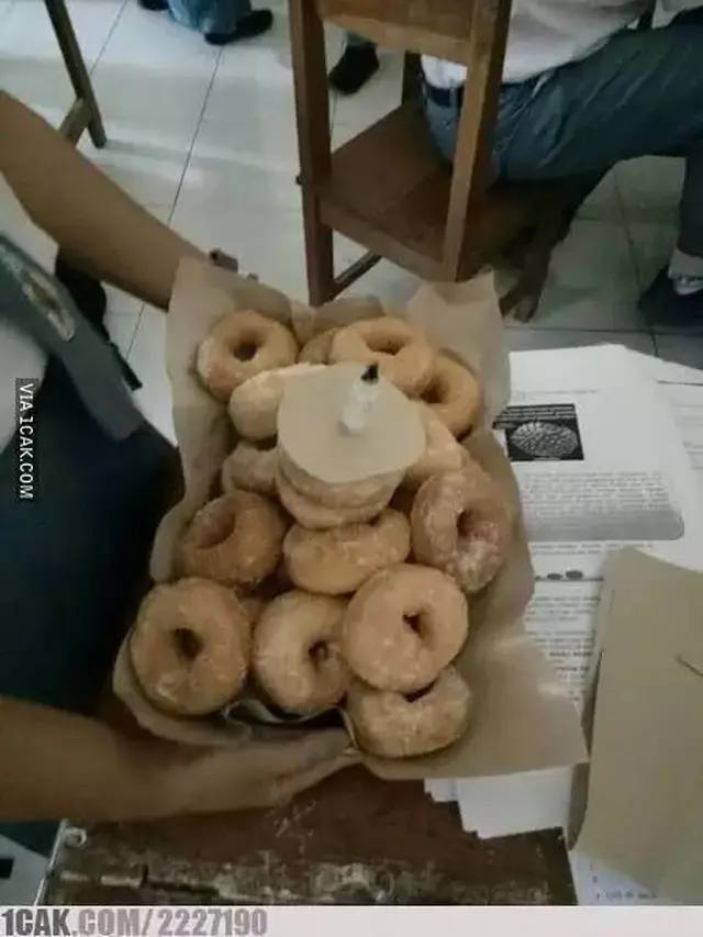 10 Potret Pengganti Kue Ulang Tahun Low Budget Ini Bikin Geleng Kepala