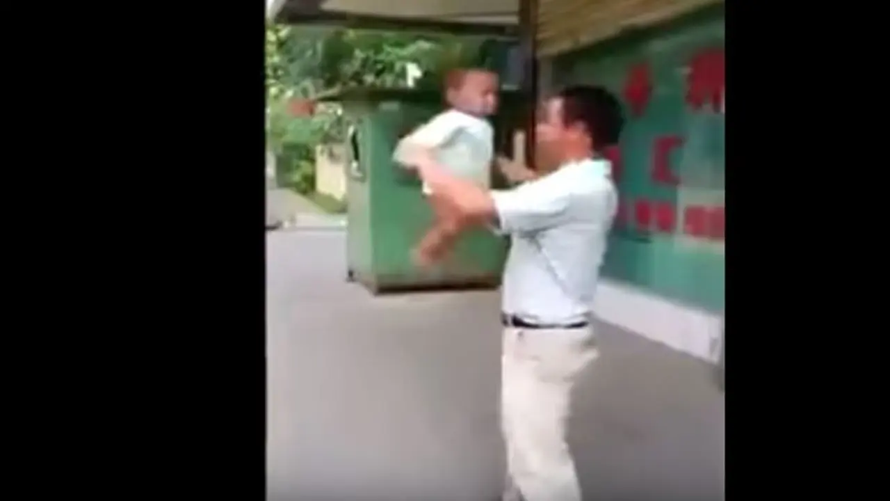 Bukannya Keren, Video Ayah dan Anak Ini Malah Bikin Merinding