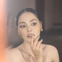 Jolene Marie Tampil Memukau di Film Terbaru "ANGEL POL" dan Hadiri Gala Premiere dengan Sentuhan Elegan Budaya Jawa.