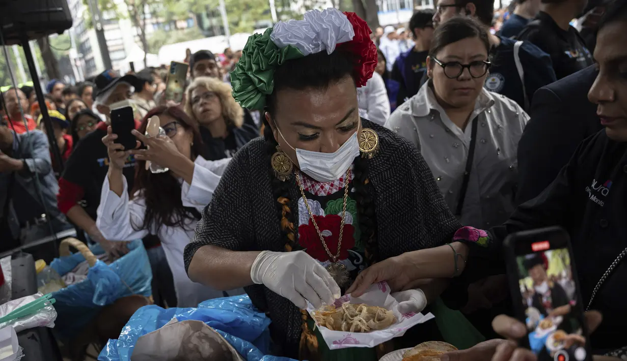 Taco keranjang adalah hidangan khas dari negara bagian Tlaxcala, khususnya dari kota San Vicente Xiloxochitla. (AP Photo/Aurea del Rosario)