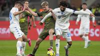 AC Milan mencatatkan penguasaan bola sebesar 70 persen dibanding 20 persen milik tim tamu. (AP Photo/Luca Bruno)