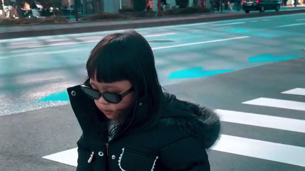 Liburan ke Luar Negeri, Gaya Ameena Anak Atta Halilintar Dan Aurel Hermansyah yang Stylish - Minta Divideoin Pengin Jadi Model