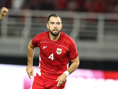 Pemain Timnas Indonesia, Jordi Amat melakukan selebrasi setelah mencetak gol ke gawang Chinese Taipei saat laga FIFA Matchday di Stadion Gelora Bung Tomo (GBT), Surabaya, Jumat (05/09/2025). (Bola.com/Abdul Aziz)