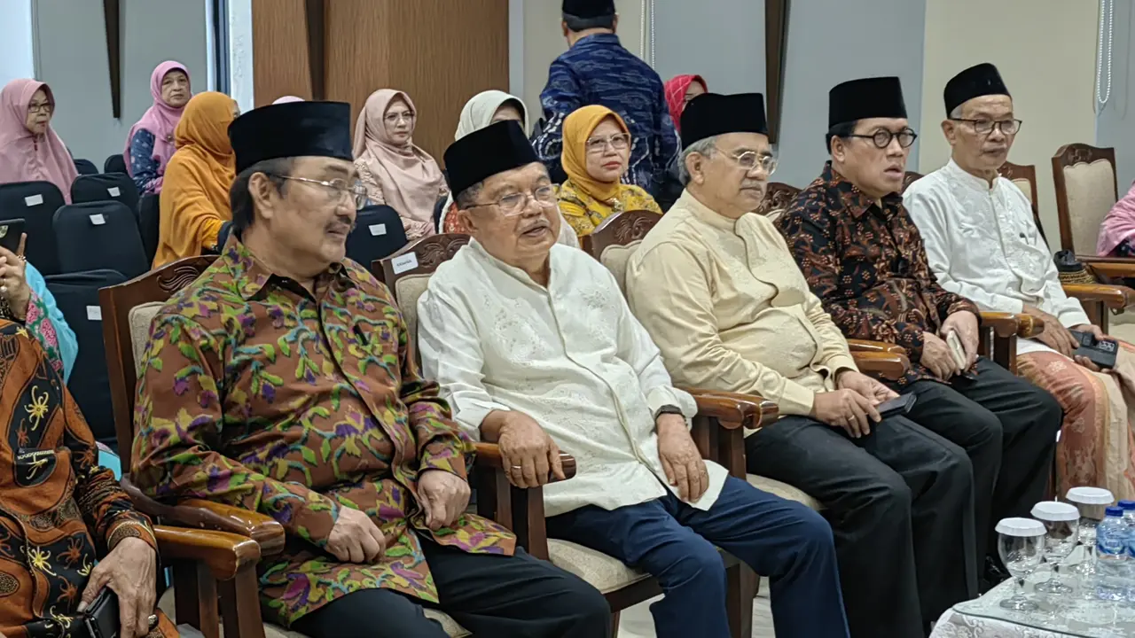 Ketua Umum Dewan Masjid Indonesia (DMI), Jusuf Kalla alias JK  melantik Pengurus Badan Koordinasi Taman Kanak kanak Islam Indonesia (BKTKI) PP DMI Periode 2024-2029 di Kantor Pusat DMI Jalan Matraman, Jakarta Timur.