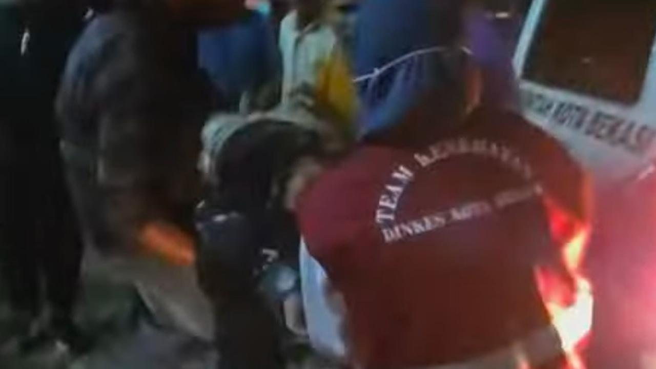 Menhub Pantau Langsung Proses Evakuasi Penumpang Tabrakan KA Jarak Jauh dan KRL