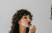 Tak Sekedar Dipulas, Ini 8 Tips Menggunakan Lipstik yang Benar dan Bikin Penampilan Flawless