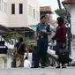 Suasana RSAL Mintohardjo yang dijaga ketat oleh pihak keamanan, Jakarta, Senin (14/3). Diduga kebakaran yang menewaskan empat orang tersebut akibat korsleting listrik. (Liputan6.com/Gempur M Surya)