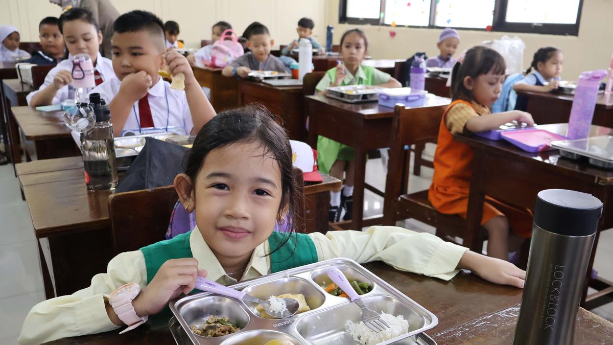 BGN Sukses Sajikan 1,1 Miliar Porsi MBG demi Generasi Sehat Indonesia