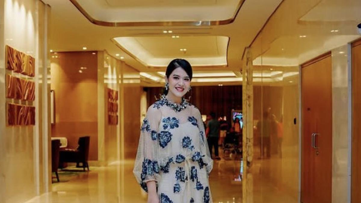 Menjelajahi Transformasi Fashion Kahiyang Ayu yang Eksploratif