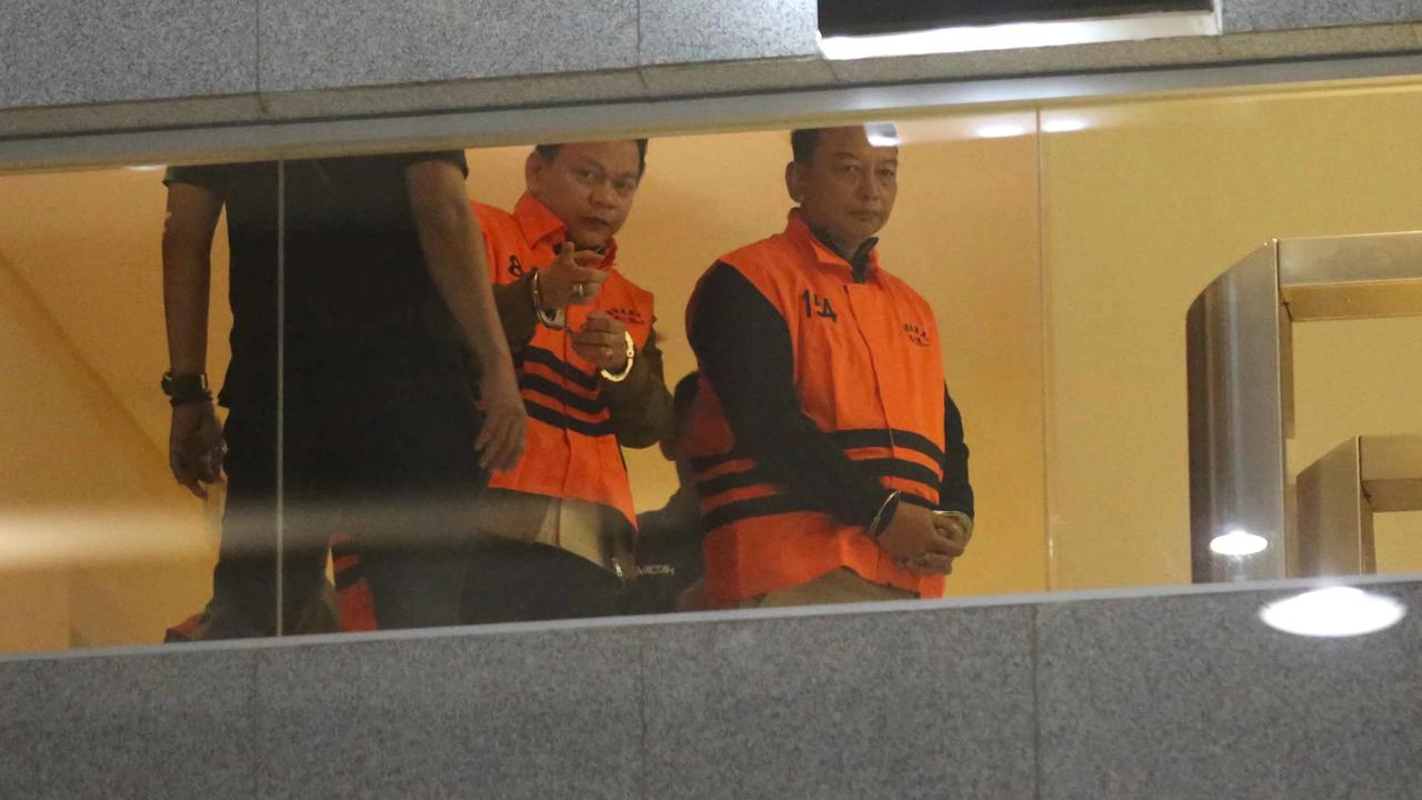FOTO: Ketua dan Wakil Ketua Pengadilan Negeri Depok Ditahan KPK