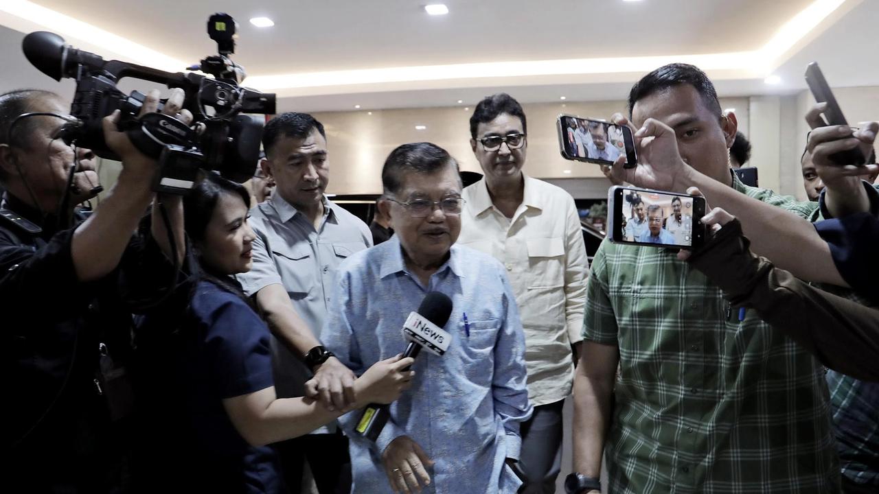 FOTO: Rismon Hasiholan Sianipar Dilaporkan Jusuf Kalla ke Bareskrim