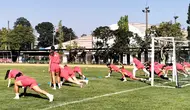 Timnas Putri Indonesia saat melakukan sesi latihan. (Erwin Snaz/Bola.com)