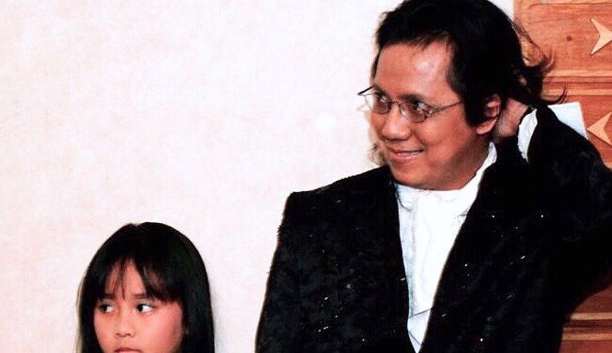 FOTO: Kekompakan Gita Gutawa dan Ayah, Saling Mendukung - Hot Liputan6.com