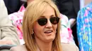 JK Rowling, Penulis buku serial populer Harry Potter ini tanda tangannya dihargai $3.100 atau Rp 37,89 juta. (AFP PHOTO/GLYN KIRK)