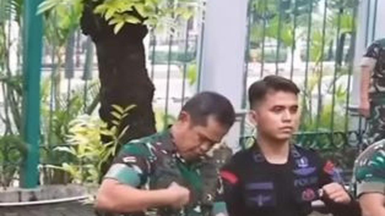 Canda Kasad Jenderal TNI Maruli ke Anggota Brimob Bikin Kasal Ali Ngakak