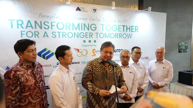 Menko Bidang Perekonomian Airlangga Hartarto saat menyampaikan keynote speech saat Perayaan Hari Ulang Tahun Asosiasi Emiten Indonesia ke-37, Jumat (12/12/2025). (Foto: laman ekon.go.id)