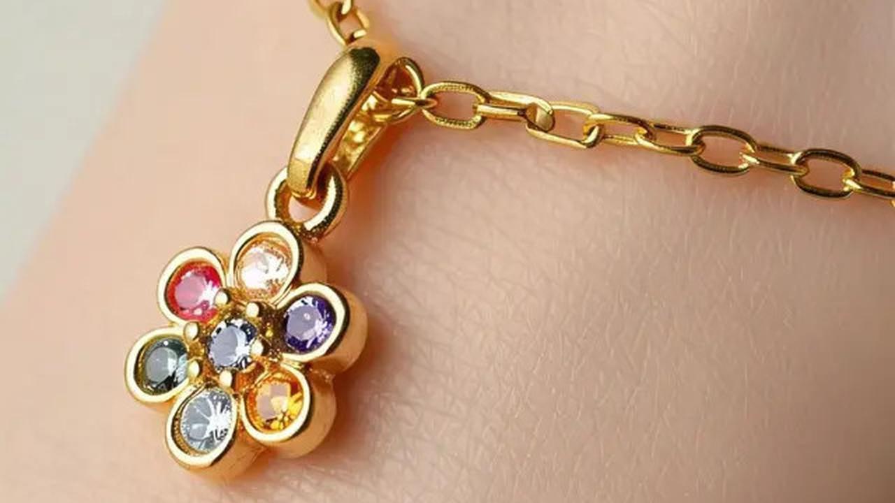 7 Model Gelang Emas Rantai dengan Batu Permata, Bikin Penampilan Harian Makin Elegan