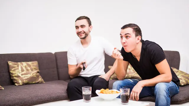 Begadang Nonton Piala Dunia 2018? Hindari Camilan Ini (F8 Studio/Shutterstock)