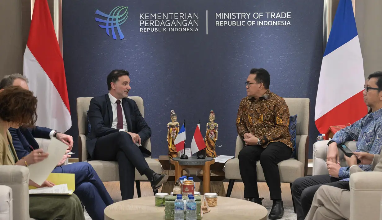 Menteri Perdagangan Prancis Laurent Saint-Martin, yang akan didampingi oleh perwakilan pengusaha Prancis, berencana bertemu dengan para pelaku bisnis Indonesia, terutama dengan perwakilan dari Kamar Dagang dan Industri Indonesia (KADIN), serta industri budaya dan kreatif. (BAY ISMOYO/AFP)