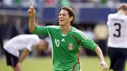 Kegembiraan striker Meksiko, Guillermo Franco setelah menjebol gawang AS di final CONCACAF Gold Cup yang berlangsung di Giants Stadium, East Rutherford, New Jersey, 26 Juli 2009. Meksiko unggul 5-0. AFP PHOTO/DON EMMERT 