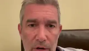 Potret Faust Paul dalam video yang diunggahnya di Instagram. (dok. @coolguypaulfaust/Instagram/https://www.instagram.com/tv/C6Wirj1AqU9/?igsh=NWw5d3docXFwc256/Putri Astrian Surahman)