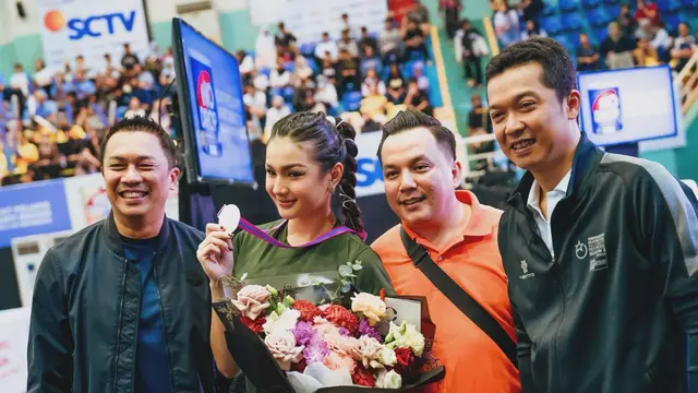 7 Potret Menawan Rayna Snova saat Main Tenis Meja di TOSI, Raih Juara 2