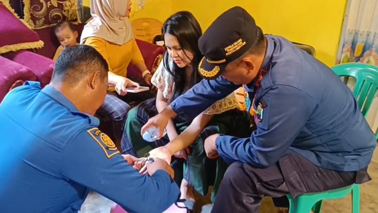 Cerita Ibu Hamil Minta Bantuan Damkar Lepaskan Cincin Kawin yang Menyempit
